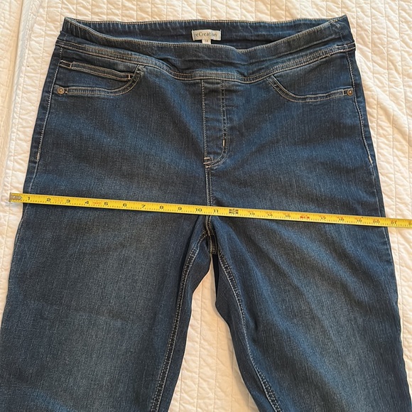Women’s size 14 pull on jeans. Cotton/poly/viscose/spandex blend. Dark denim. - Picture 4 of 10